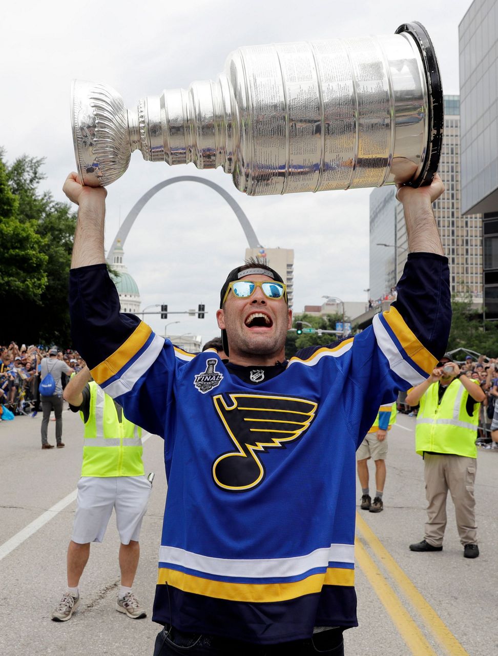 Parade, rally at the Arch to honor Stanley Cup champ Blues