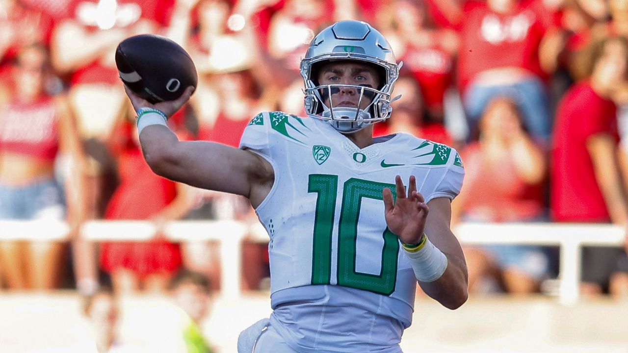 Bo Nix brings Oregon Ducks football home in Holiday Bowl win