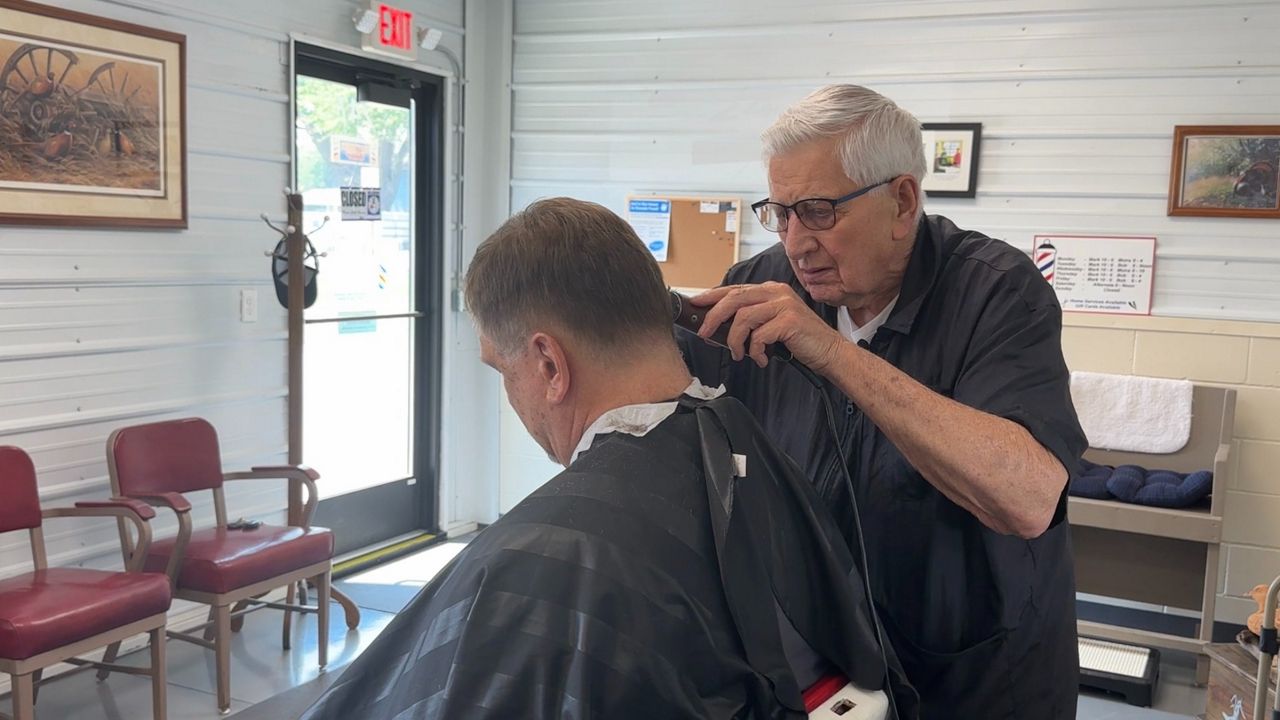 91-year-old opens barbershop in Hortonville