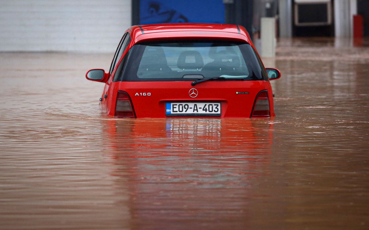 Flash floods in Bosnia prompt evacuations, school closures