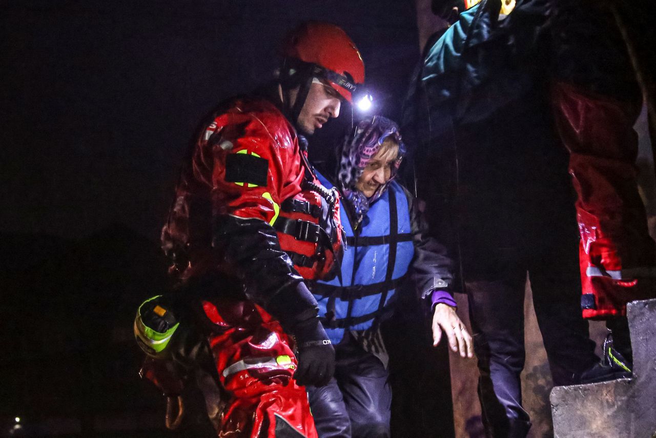 Flash floods in Bosnia prompt evacuations, school closures