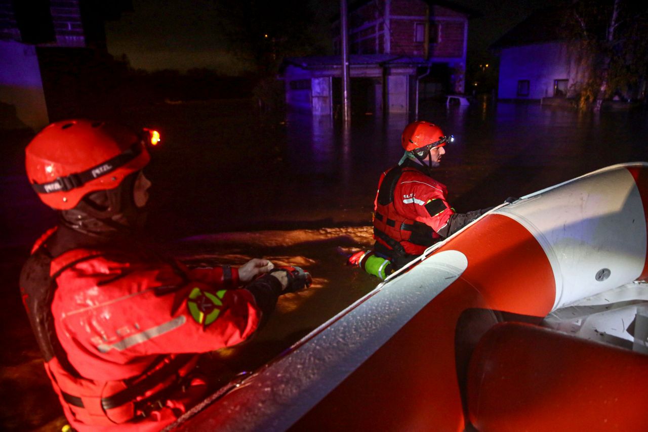 Flash floods in Bosnia prompt evacuations, school closures