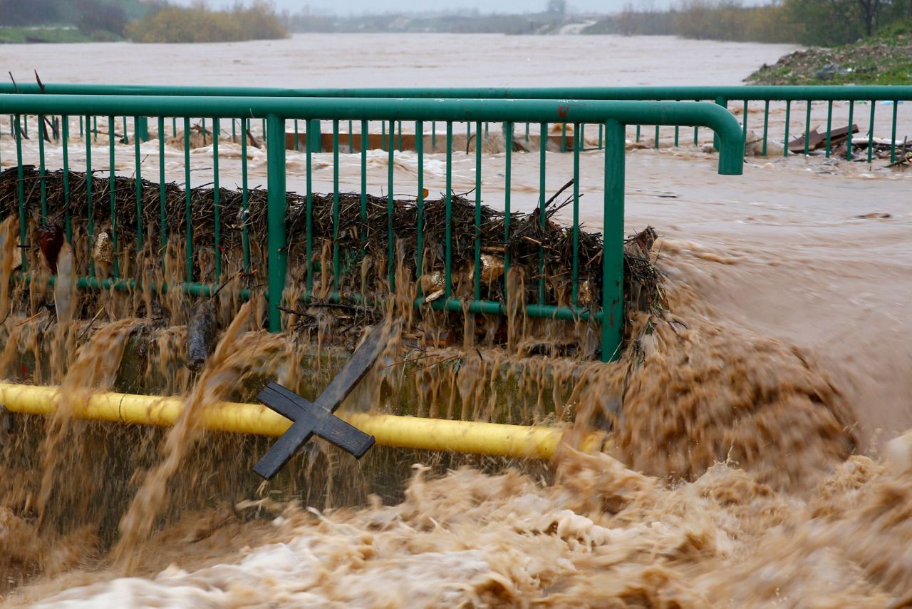 Flash floods in Bosnia prompt evacuations, school closures