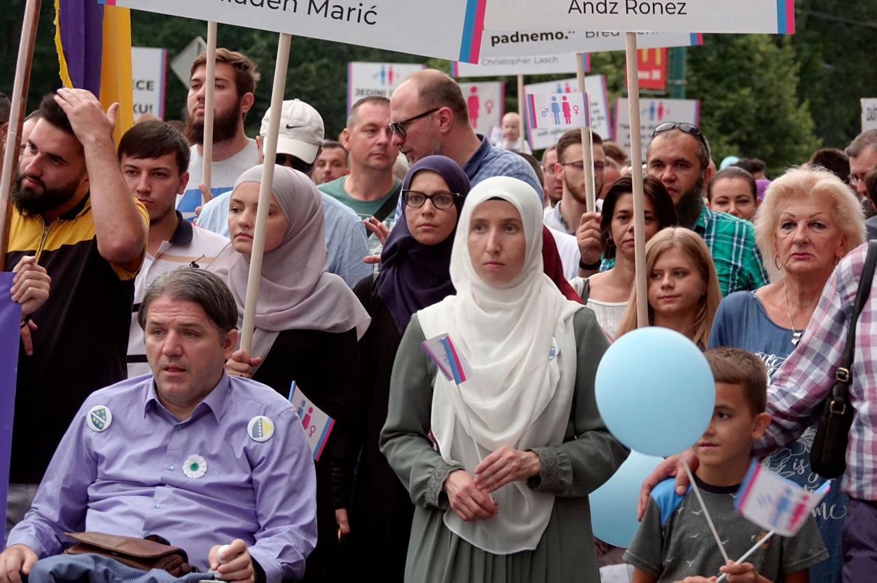 Hundreds march against Bosnia's first LGBT pride parade.