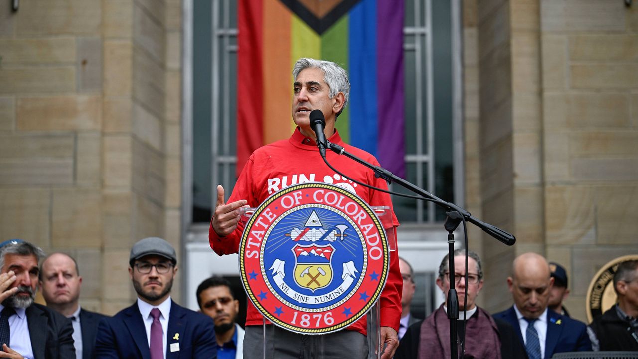 Ed Victor, a member of the group Run For Their Lives and a survivor of an attack last weekend, speaks during an event outside the Boulder County Courthouse Wednesday, June 4, 2025, in Boulder, Colo. (Matthew Jonas, The Denver Post via AP)