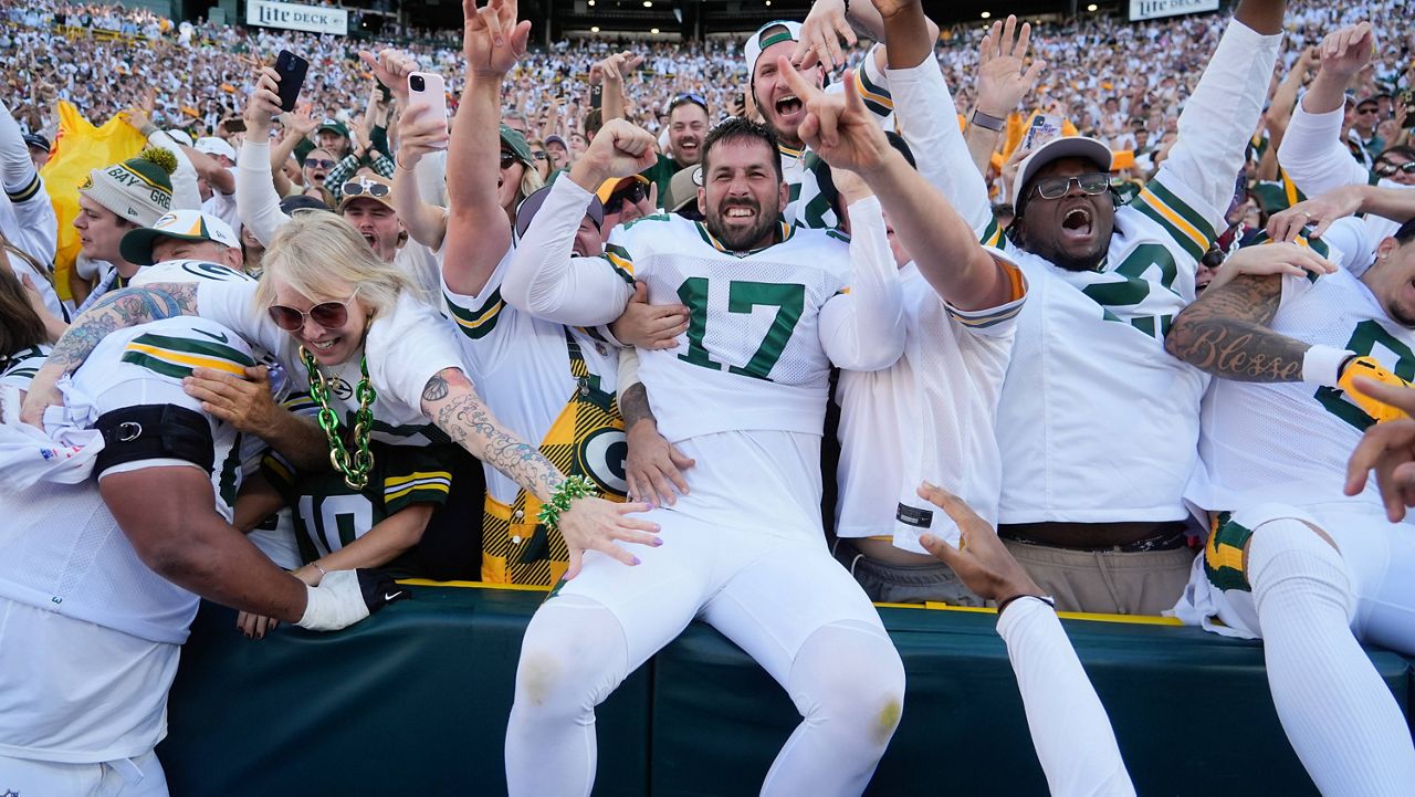 Green Bay Packers place kicker Brandon McManus 