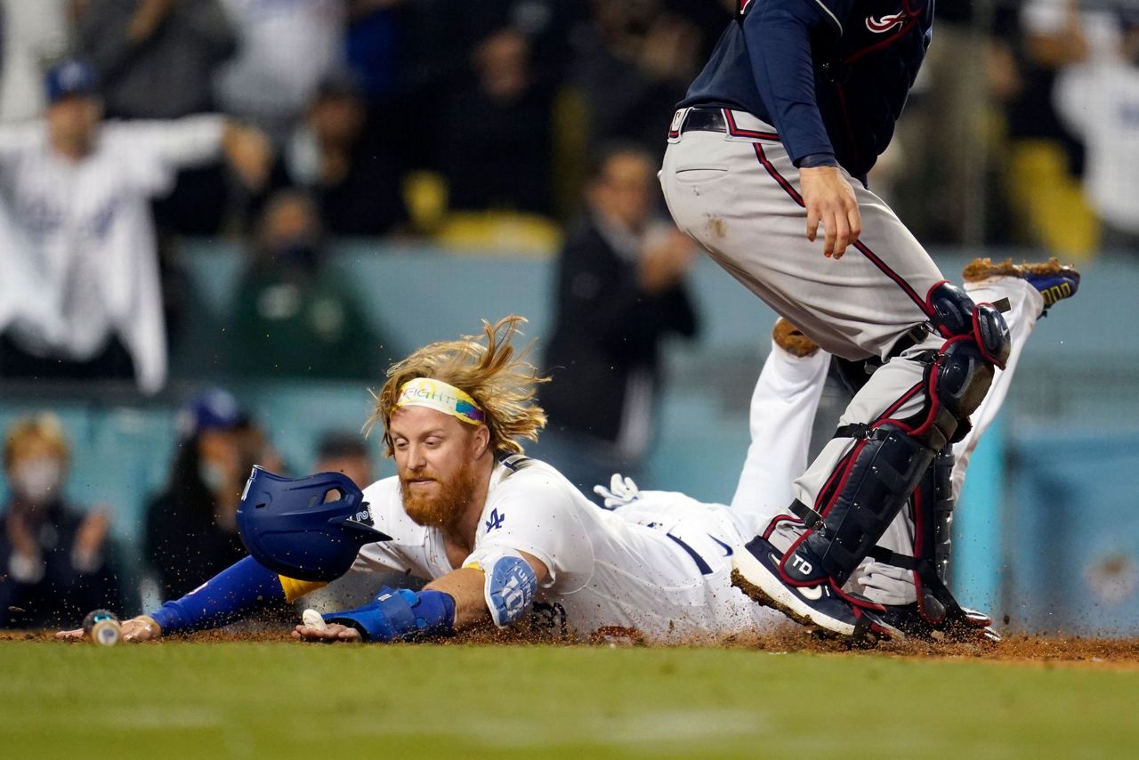 Justin Turner's walk-off home run gives Dodgers a 2-0 lead over