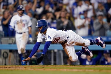 Ozzie Albies' walk-off sac fly lifts Braves over Dodgers