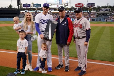 Freddie Freeman Expects Full Dodger Stadium Suite Of Family