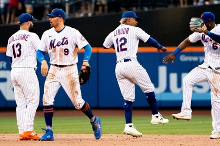 Dominant deGrom pitches surging Mets to 5-2 win over Braves