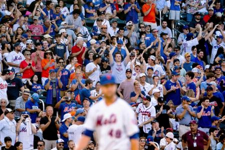 Dominant deGrom pitches surging Mets to 5-2 win over Braves