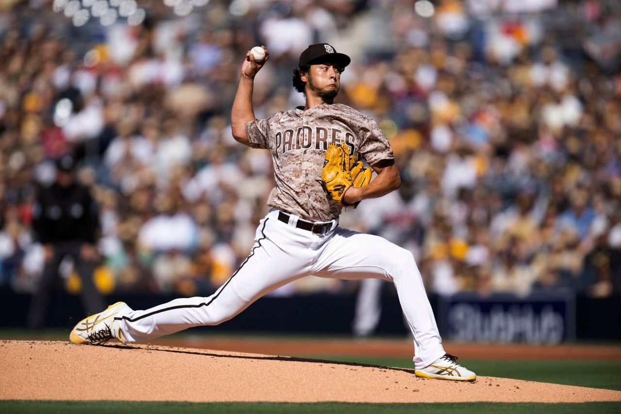 Sean Manaea tosses 7 no-hit innings in Padres debut