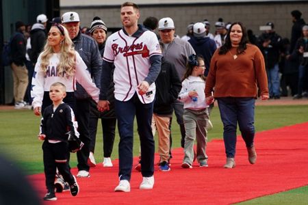 It's amazing!' Thousands cheer on Atlanta Braves at jubilant parade