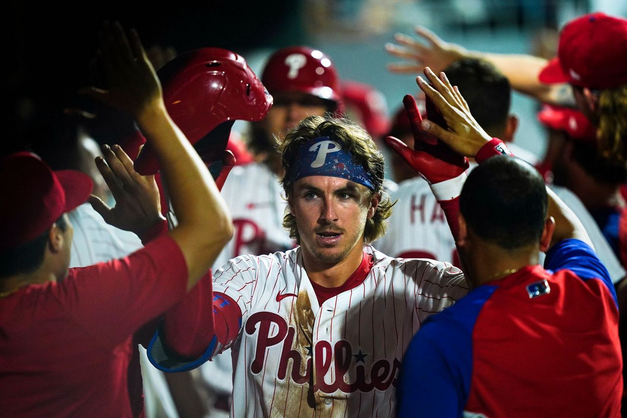 Stott leads Phillies to 64 comeback victory over Braves