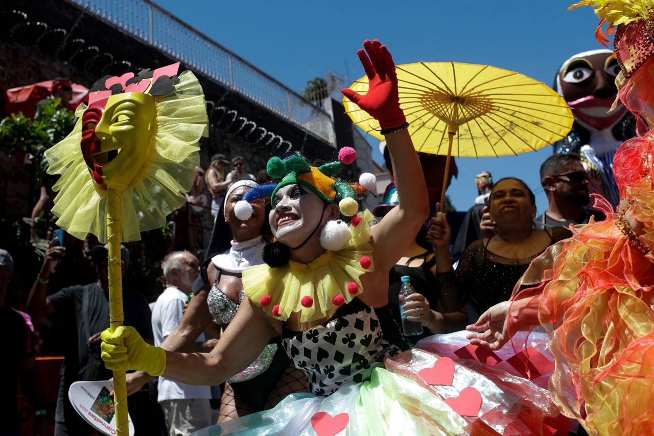 Rio's Carnival kicks off as mayor gives key to the city to King Momo