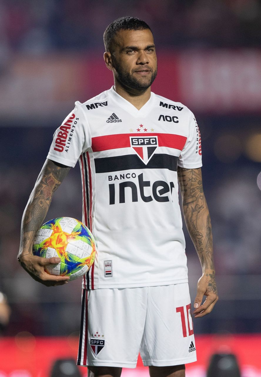 Veteran Dani Alves eyes 2022 World Cup in return to Brazil