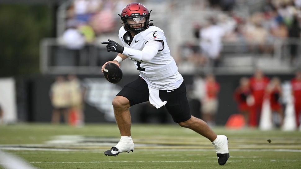 Cincinnati quarterback Brendan Sorsby threw for 241 yards and a touchdown against UCF on Saturday.