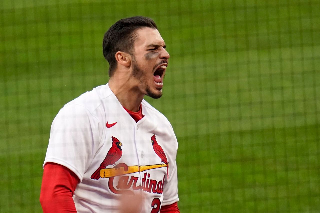 Nolan Arenado homers in home Cardinals debut