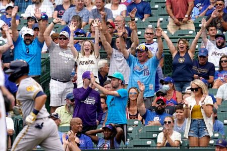 Javier Baez smacks two homers as Cubs beat Pirates 13-5