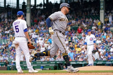 Brewers OF Christian Yelich tests positive for COVID-19, placed on IL