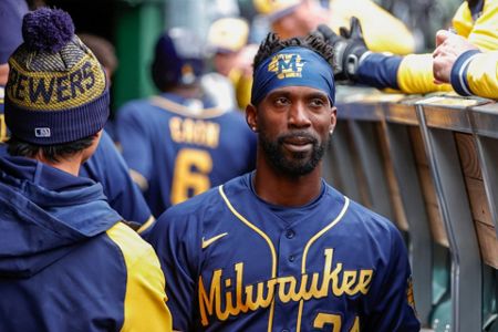 Andrew McCutchen named Roberto Clemente Award winner