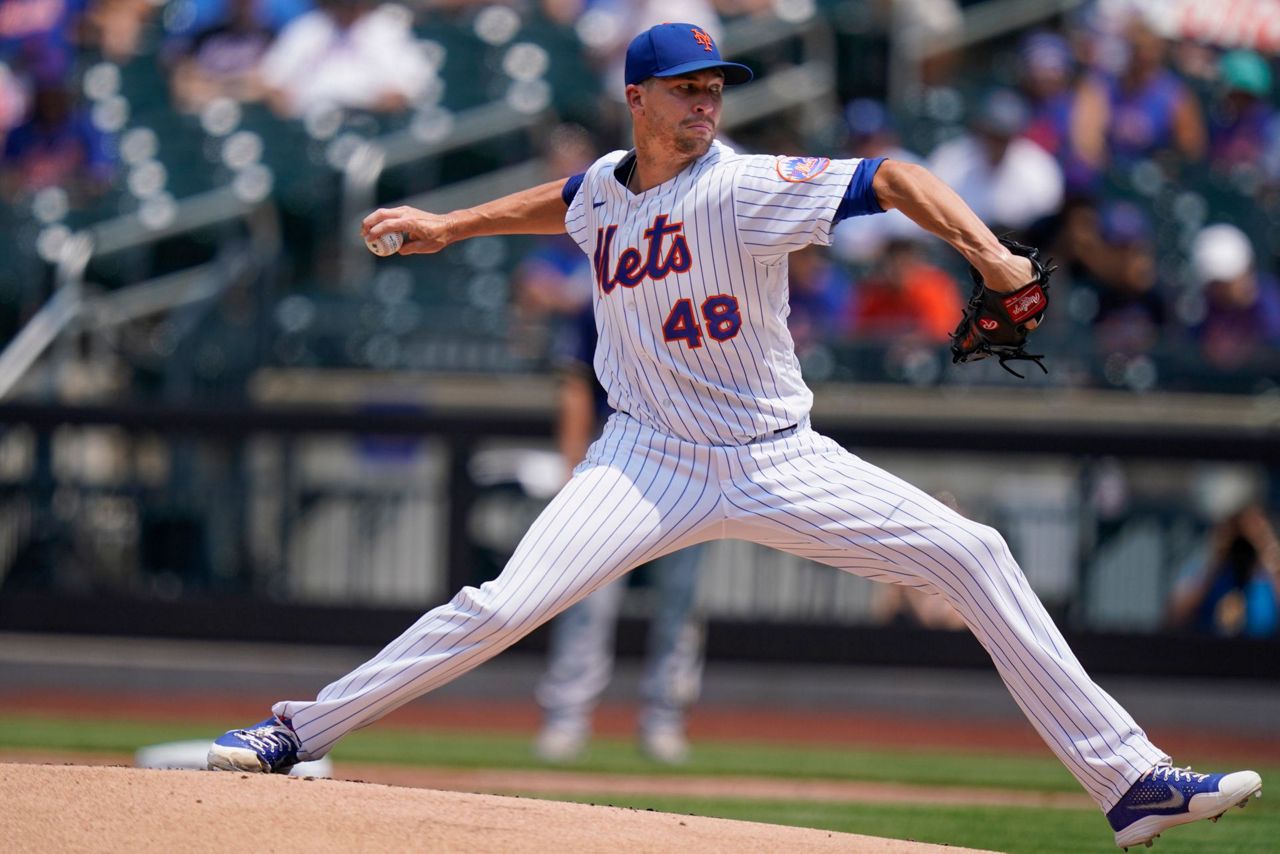 New York Mets' Taijuan Walker delivers a pitch during the first