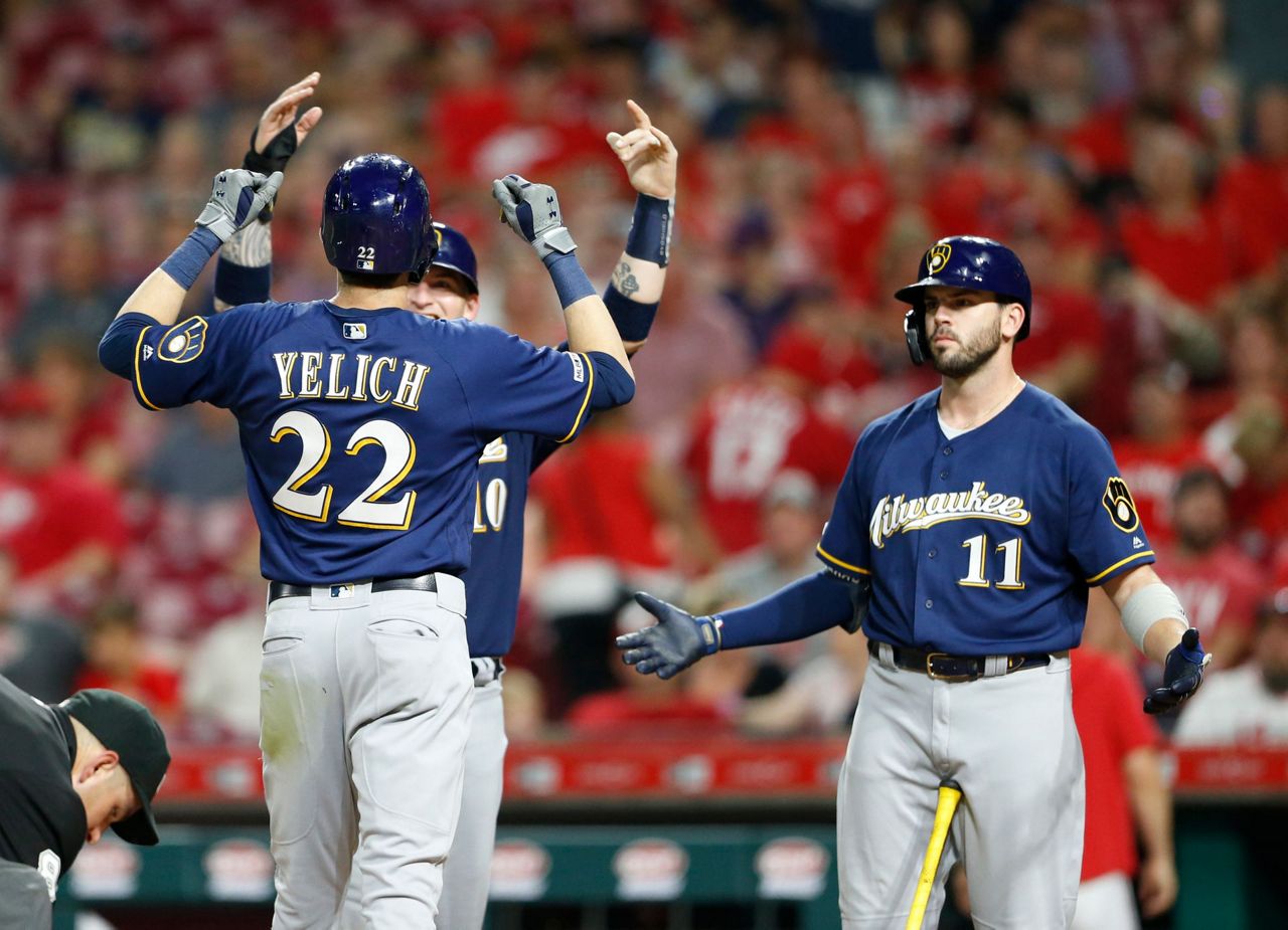 Brewers Lose Mike Moustakas To NL Central Rival Reds