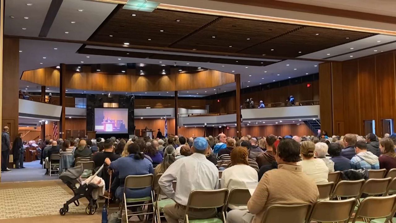 Jewish Federation hosts vigil in Brighton