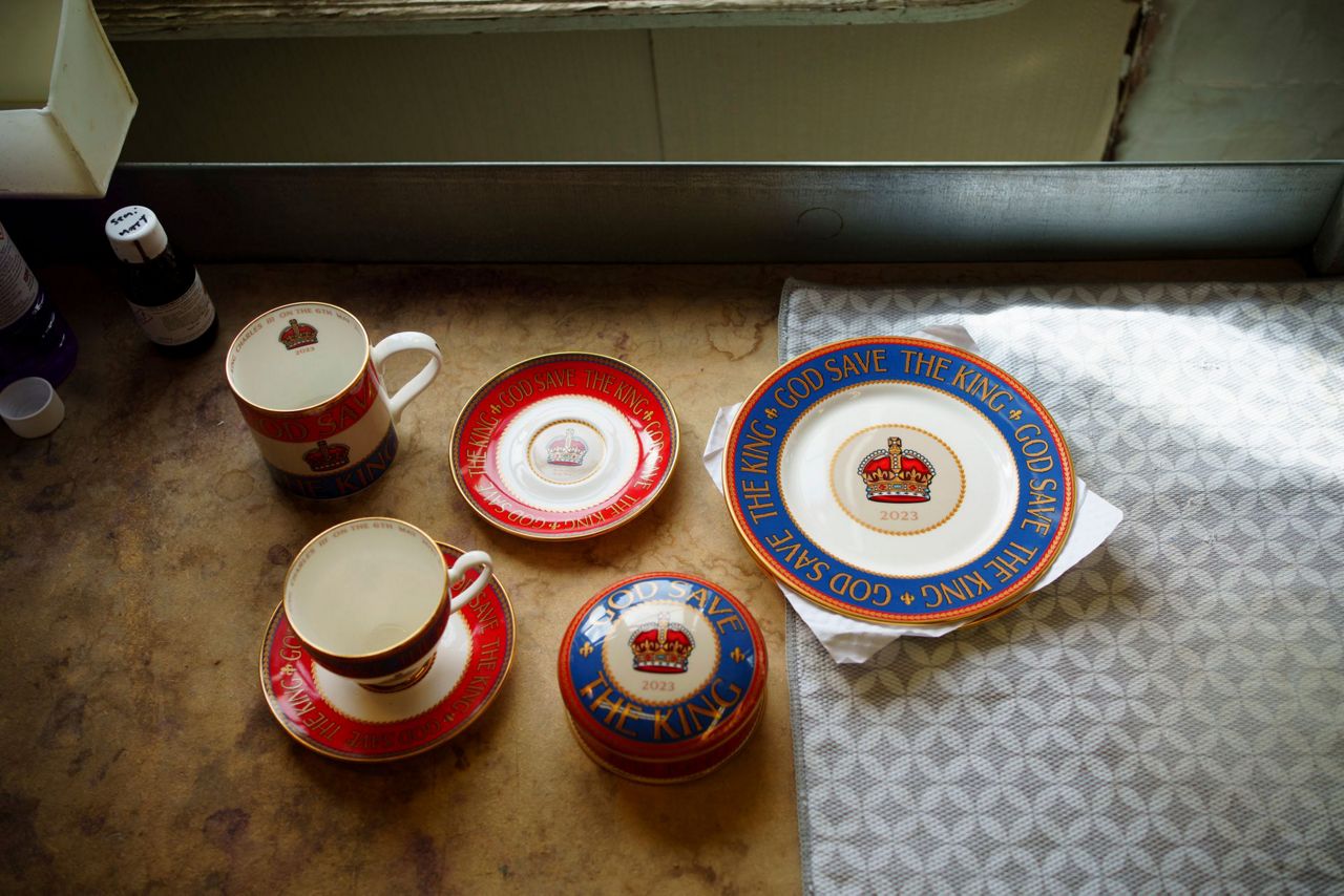 Historic English pottery rolls out coronation souvenirs