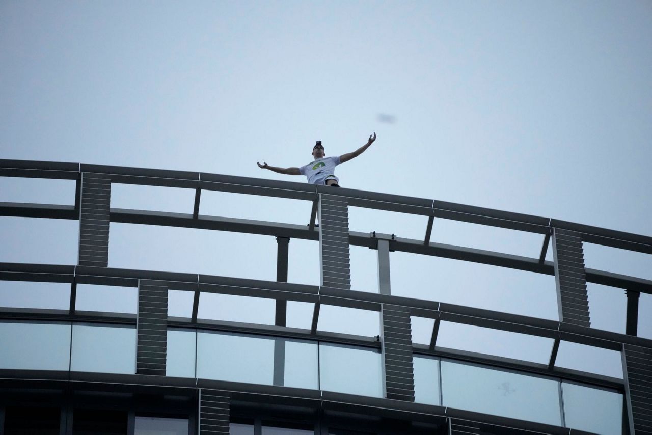 Embrace fear Free climber scales another London skyscraper