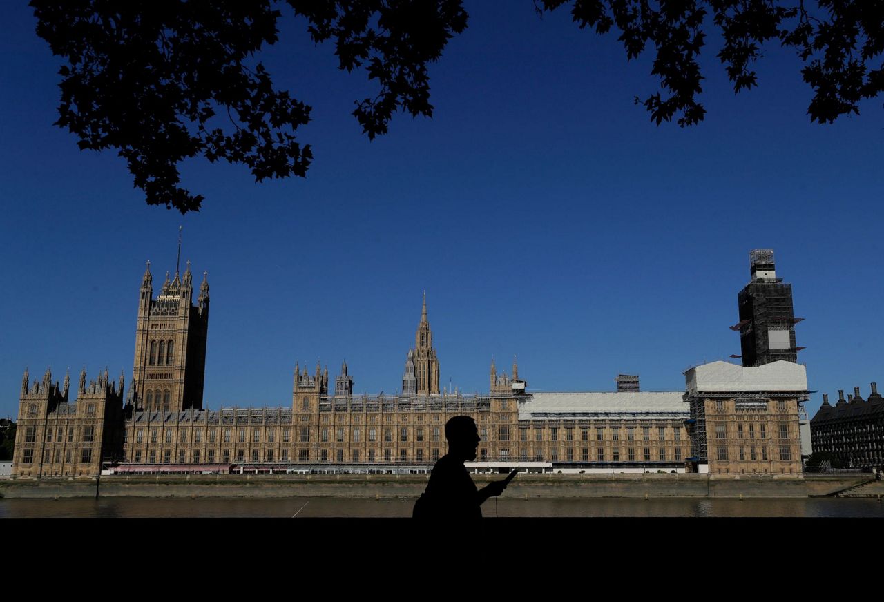 Lawmakers arrest is latest sex claim to roil UK Parliament bilde