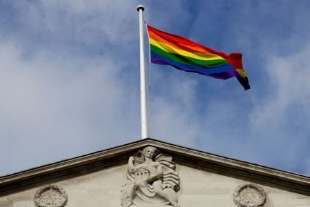 WWII codebreaker Alan Turing becomes 1st gay man on a British bank note