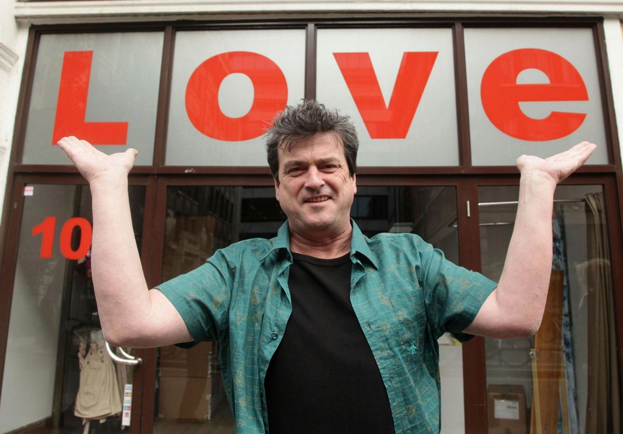 Les mckeown love. Лесли МАККИОУН британский музыкант.