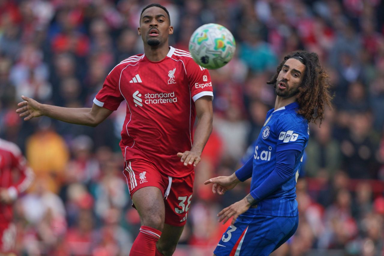 Boos at Liverpool as defending Premier League champ drops more points