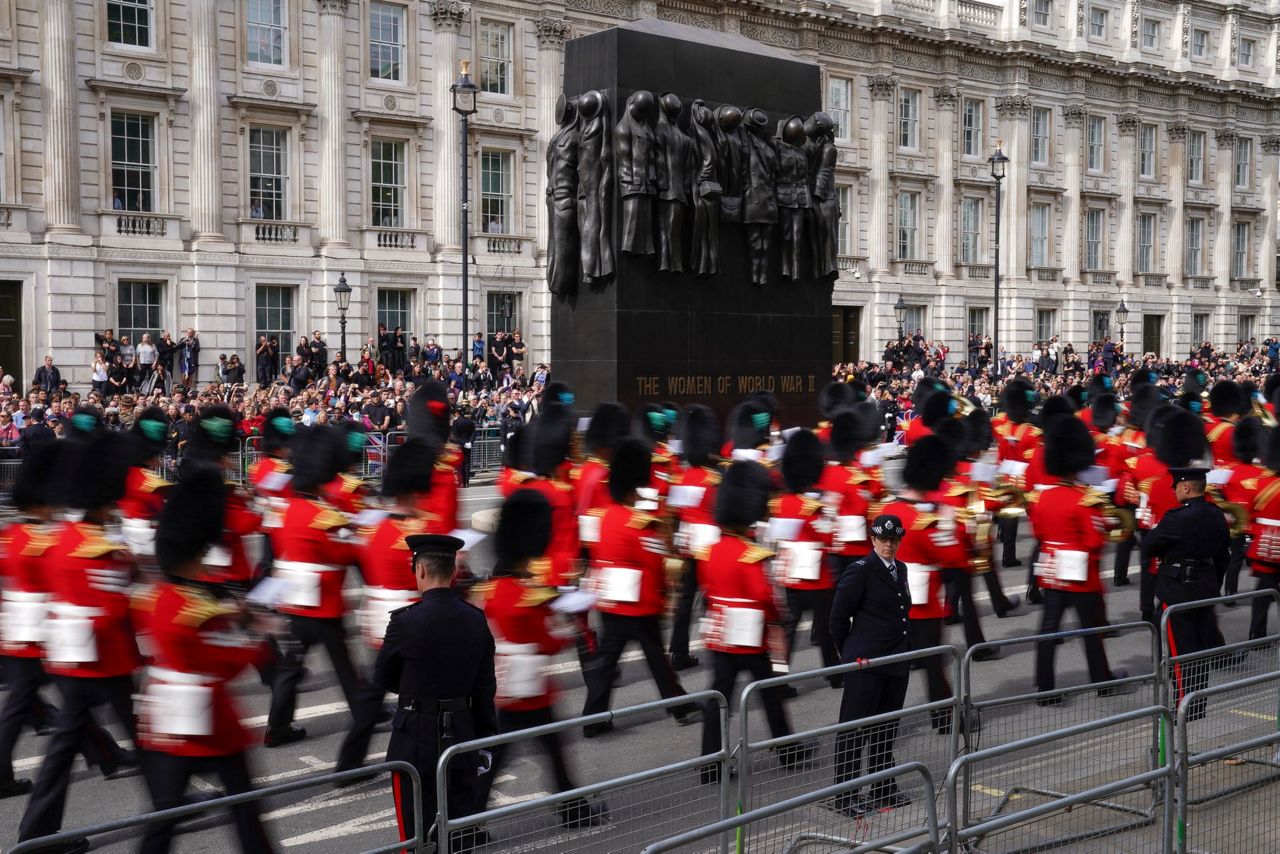 Funeral march. Солдаты Великобритании. Солдат Великобритании 2024. Лондонский кенотаф. 4.Британская;.