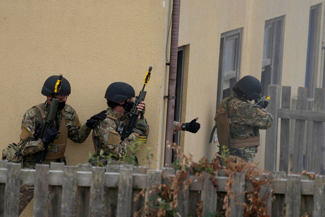 Urban combat and beyond: Ukrainian recruits get UK training