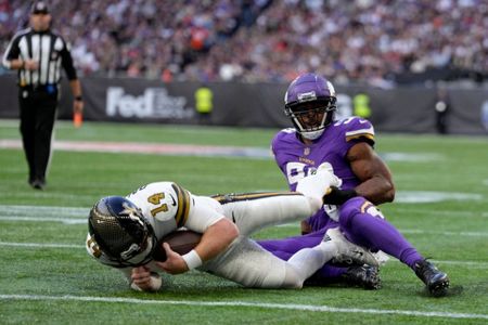 NFL London: Minnesota Vikings beat New Orleans Saints 28-25 in