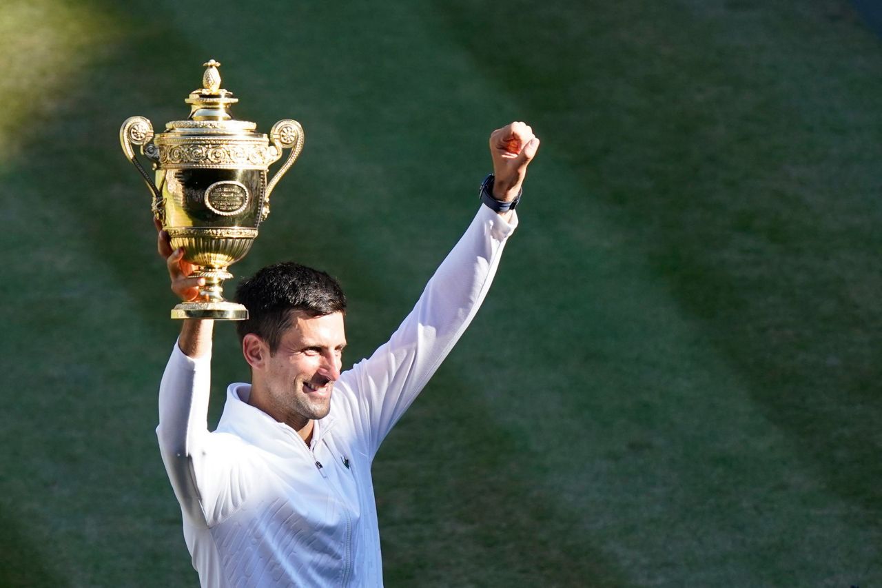 Novak Djokovic Defeats Rafael Nadal in U.S. Open Final, Wears FDNY Hat to  Accept Trophy (Photo) 