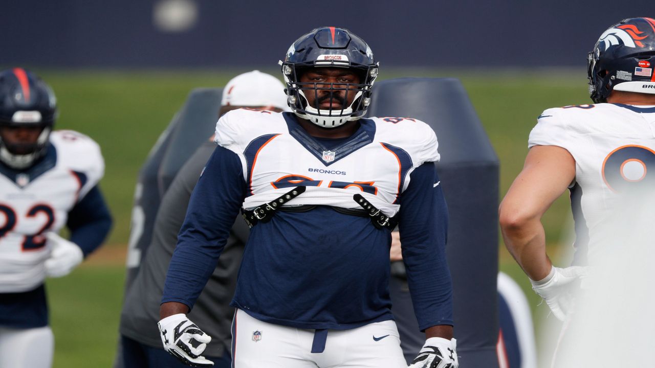 Denver Broncos defensive tackle Shelby Harris 