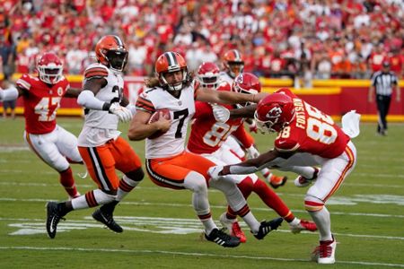 Browns vs. Chiefs Final Score: Kansas City rallies in second half, wins  33-29 - Dawgs By Nature