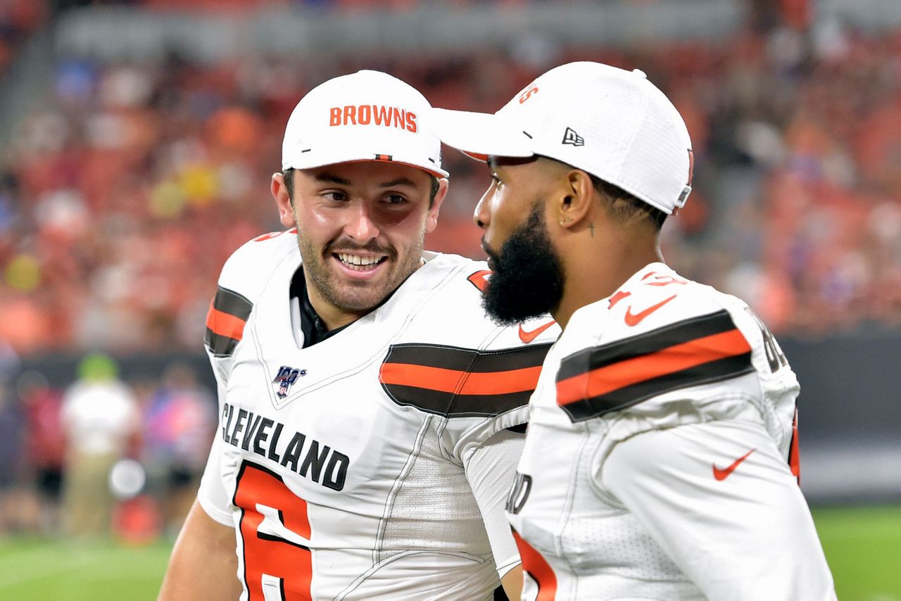 Baker Mayfield yells for fan to get Browns jersey 'outta here'