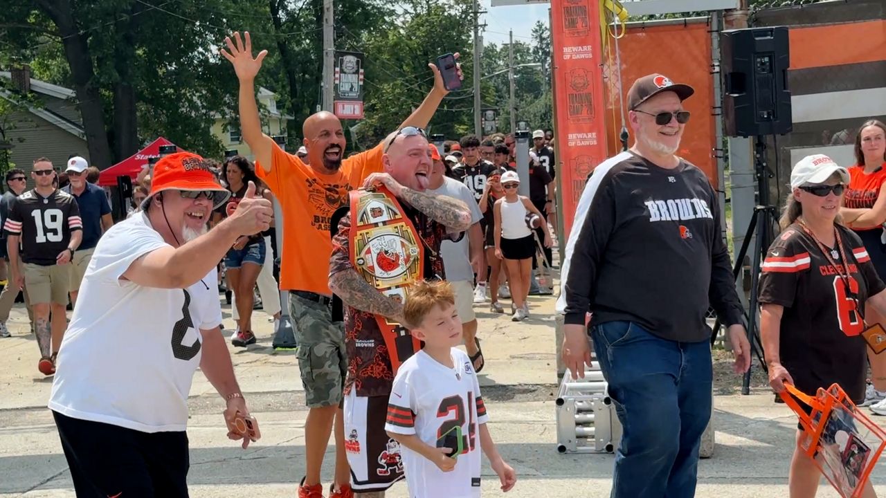 Fans pack first open practice at Browns training camp