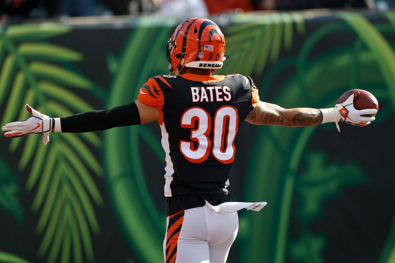 Cincinnati Bengals free safety Jessie Bates warms up before the game