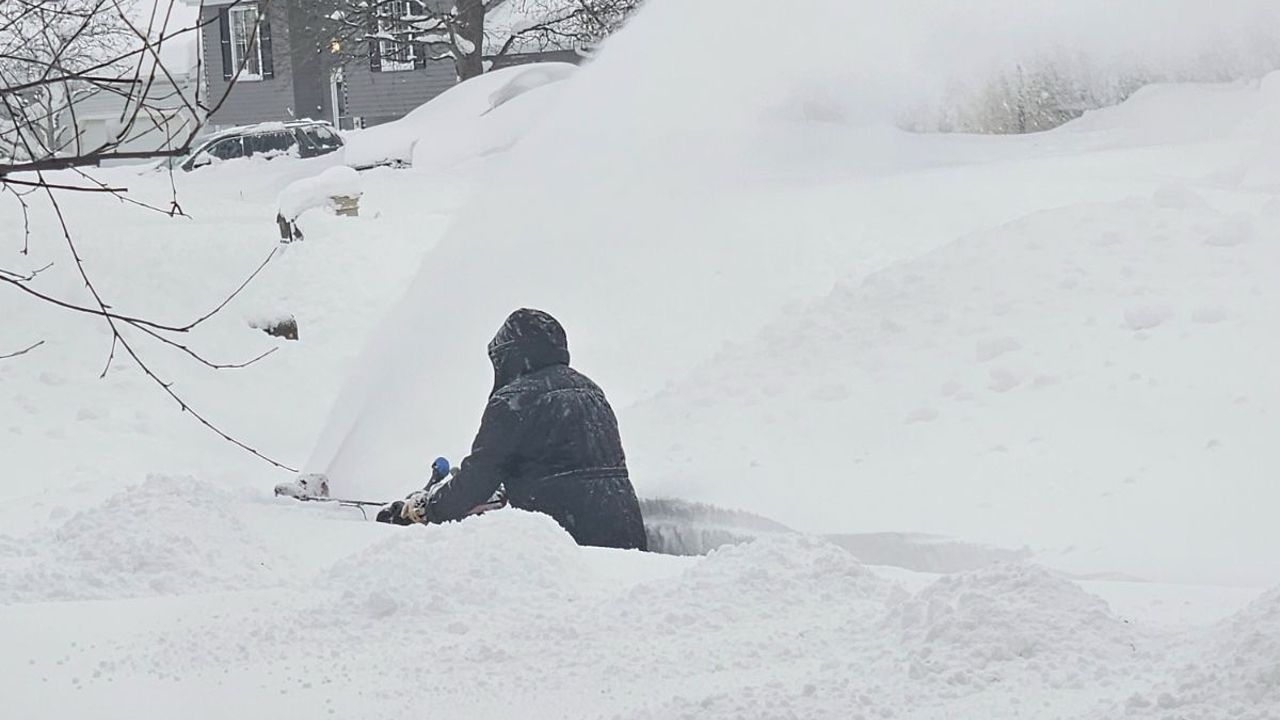 What It's Like to Be Trapped by a Wall of Snow in Buffalo Storm - ABC News