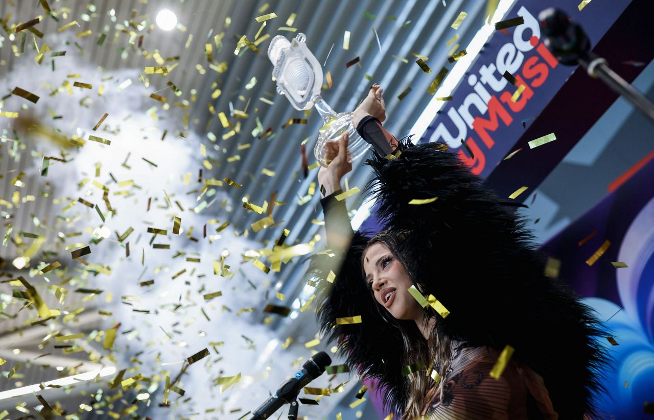 Bulgaria gives its Eurovision winner Dara a grand welcome upon her ...