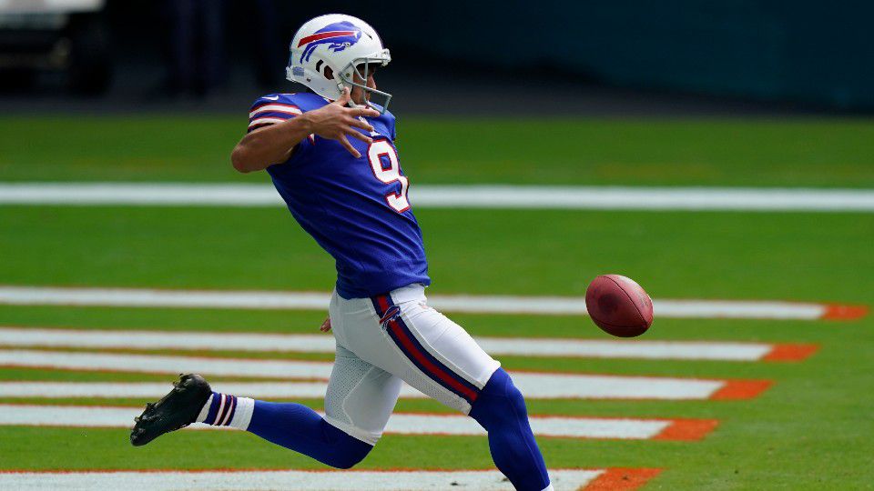 January 4, 2020: Buffalo Bills punter Corey Bojorquez (9) punts during the  4th quarter of an NFL football playoff game between the Buffalo Bills and  the Houston Texans at NRG Stadium in