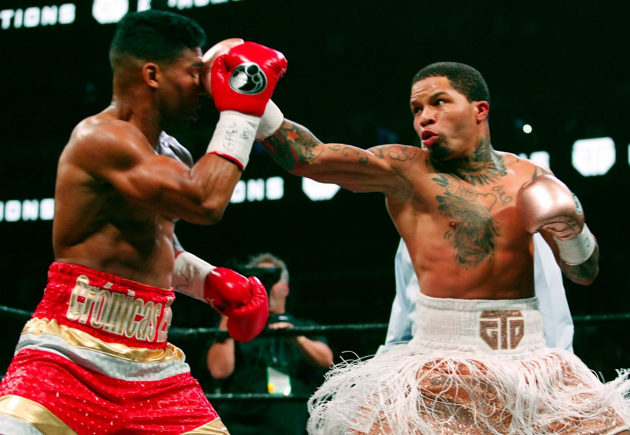 Davis knocks out Gamboa in 12th, wins WBA lightweight title1280 x 884