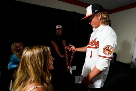 No. 1 pick Holliday gets $8.19 million bonus from Orioles