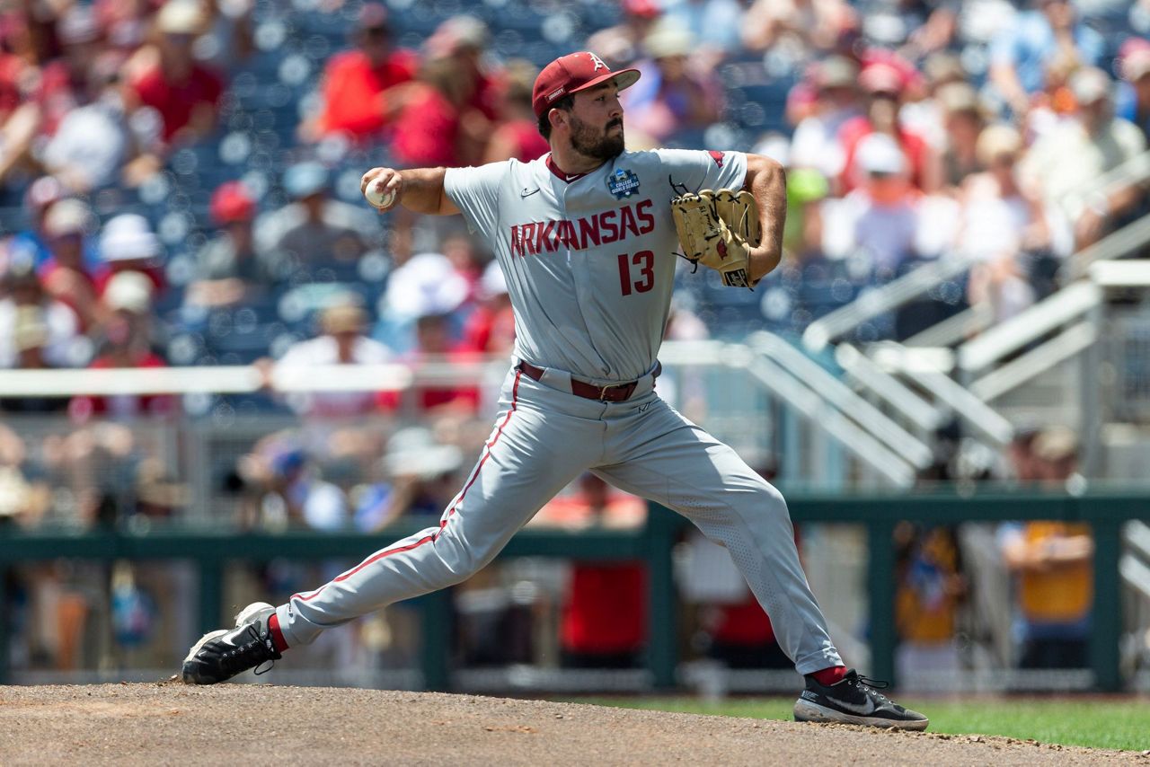 Arkansas routs 2nd-seeded Stanford 17-2 in CWS opener