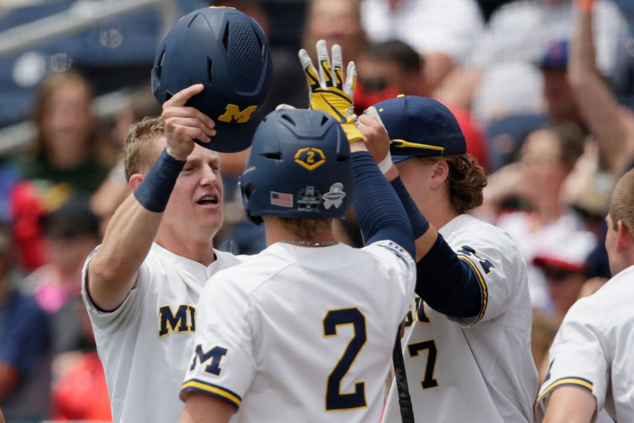 UCLA baseball hangs on 3-2, knocking off defending champion Vanderbilt